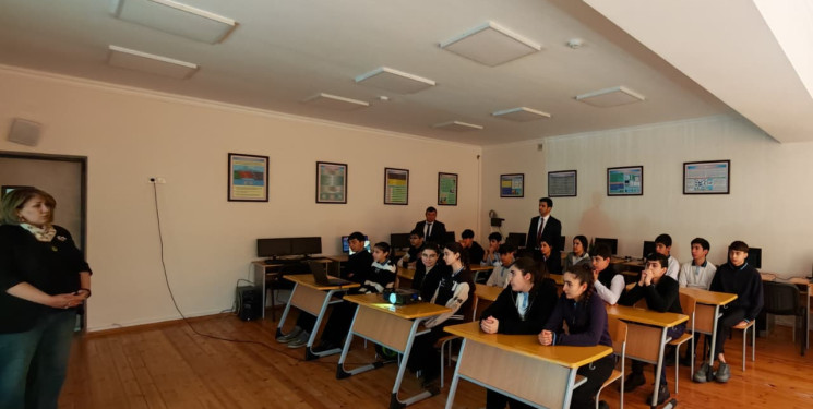 "Rəqəmsal gənclik - təhlükəsiz internet" adlı təlim keçirilib.